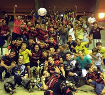 Jogadores do Sport comemoram com a torcida