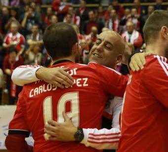 Imagem retirada de http://www.publico.pt/desporto/noticia/benfica-conquista-taca-de-portugal-de-hoquei-em-patins-1696725